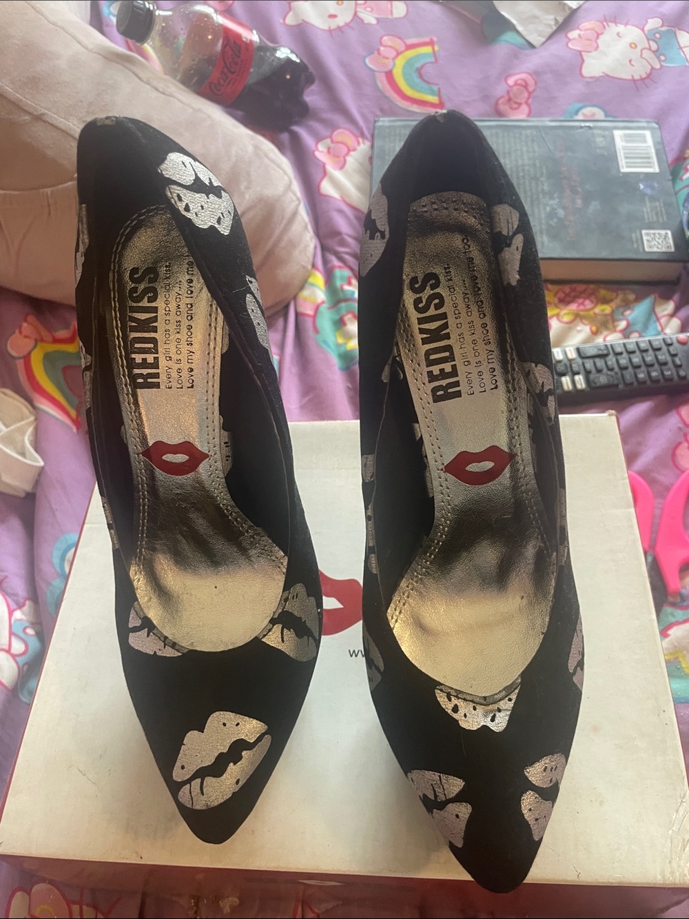 Red Kiss Black Pointed-Toe Pumps with Metallic Lip Print
